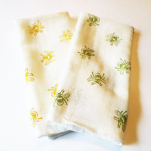 Load image into Gallery viewer, Holly B - Bee Muslin